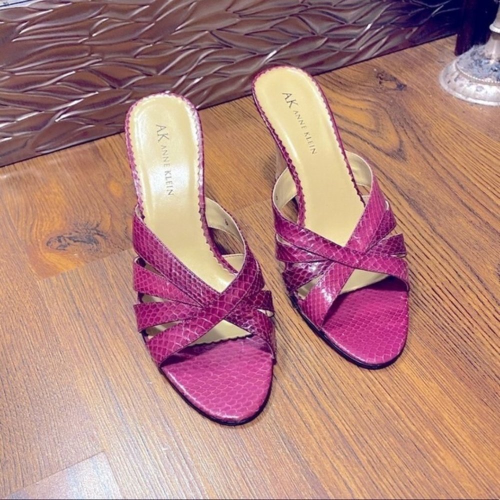 🌷Anne Klein🌷 NWOT Purple Wedge Sandals Sz 6M
